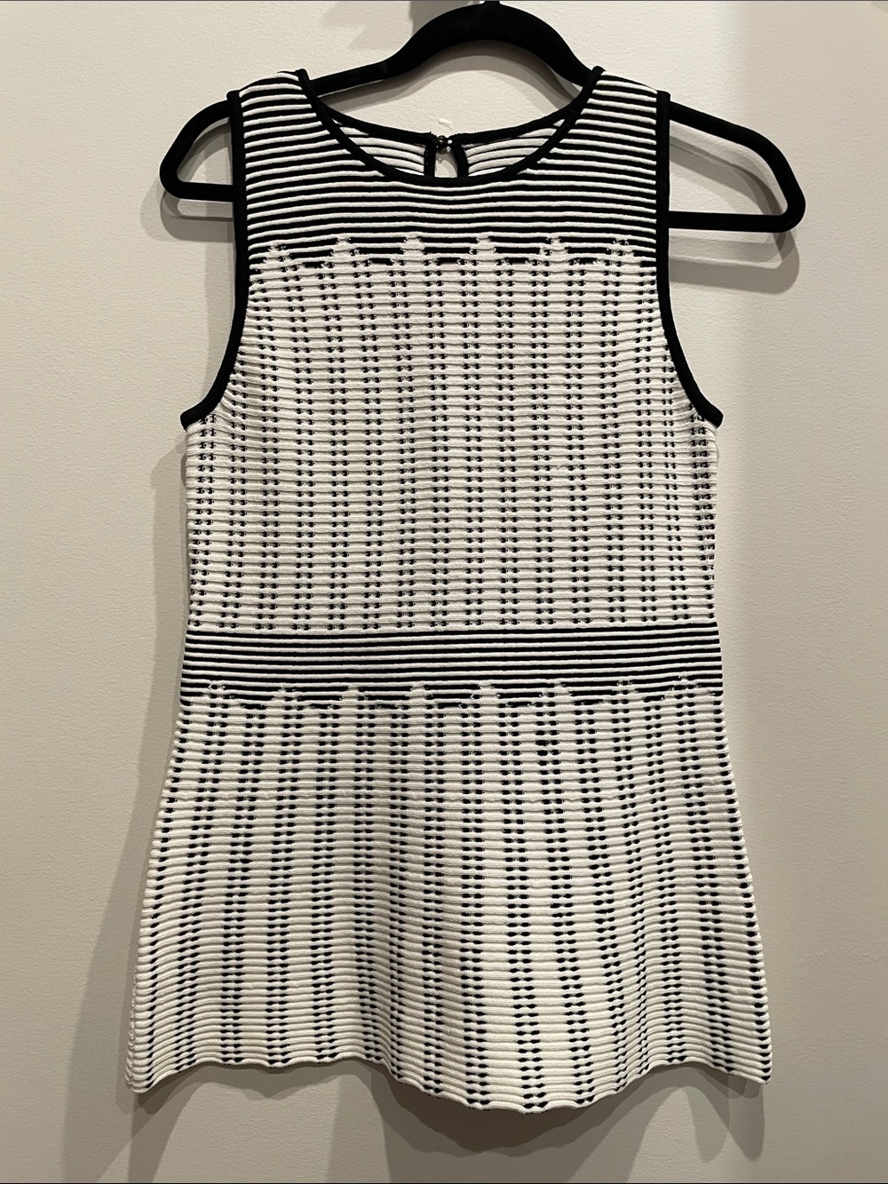 White House Black Market Black and White Sleeveless Knit Dress Shirt